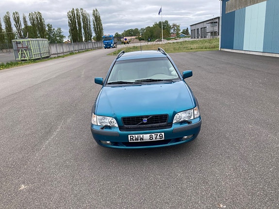 Volvo V40 2 of 5