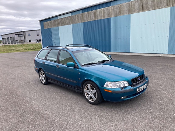 Volvo V40 3 of 5