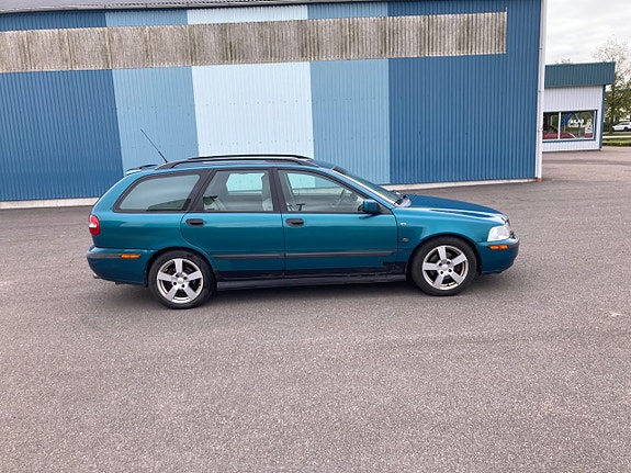 Volvo V40 4 of 5