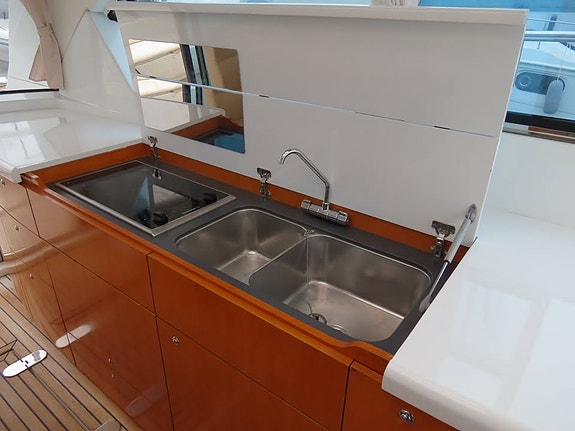 Beneteau Flyer 12 bästa och vackraste familjebåten som finns 14 of 29