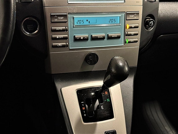 Toyota Corolla Verso 17 of 23