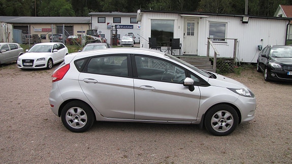 Ford Fiesta 2 of 5