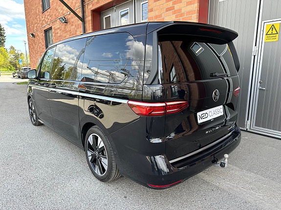 Volkswagen Multivan 3 of 5