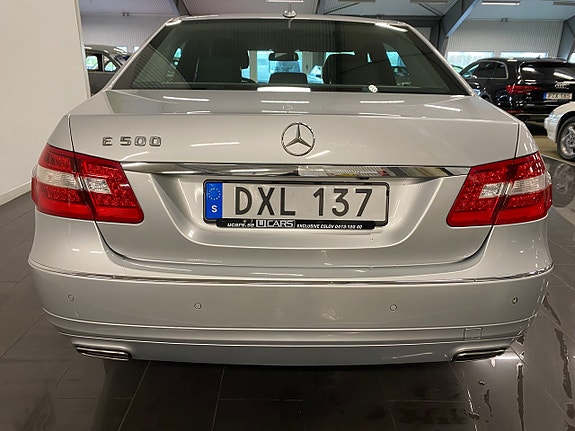 Mercedes-Benz E500 3 of 5
