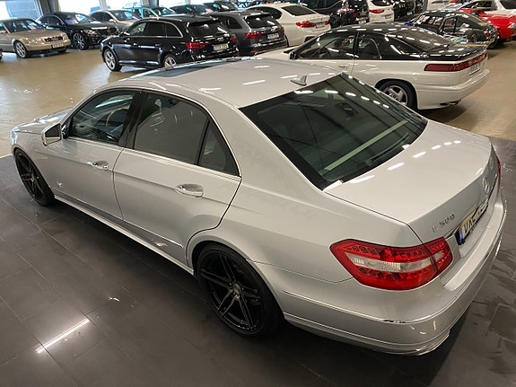 Mercedes-Benz E500 6 of 30