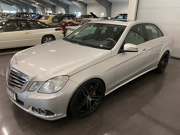 Mercedes-Benz E500 5 of 5