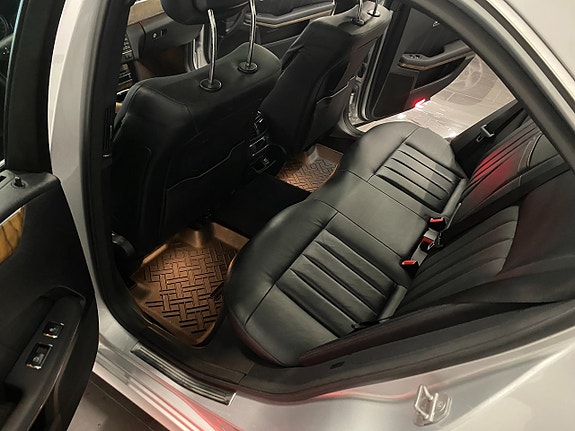Mercedes-Benz E500 25 of 30