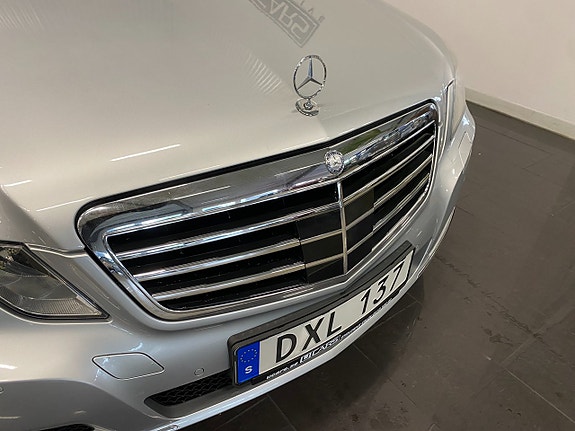Mercedes-Benz E500 18 of 30