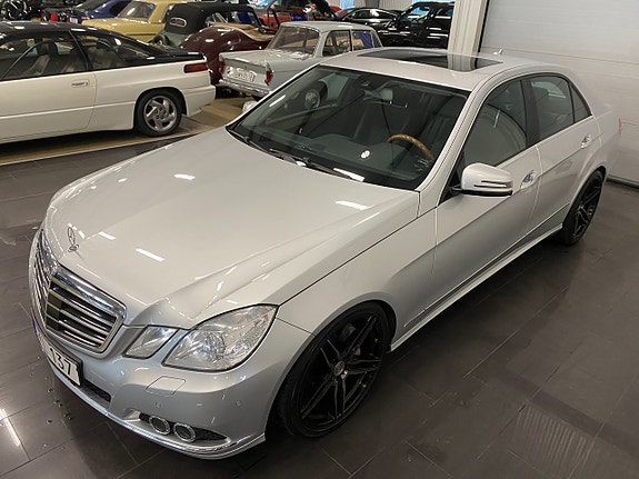 Mercedes-Benz E500 11 of 30