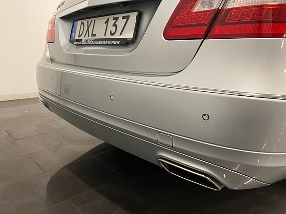 Mercedes-Benz E500 14 of 30