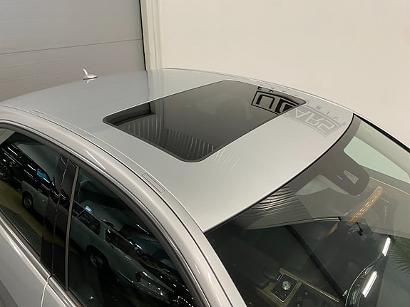 Mercedes-Benz E500 23 of 30