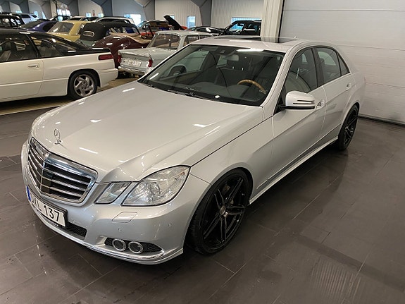 Mercedes-Benz E500 7 of 30