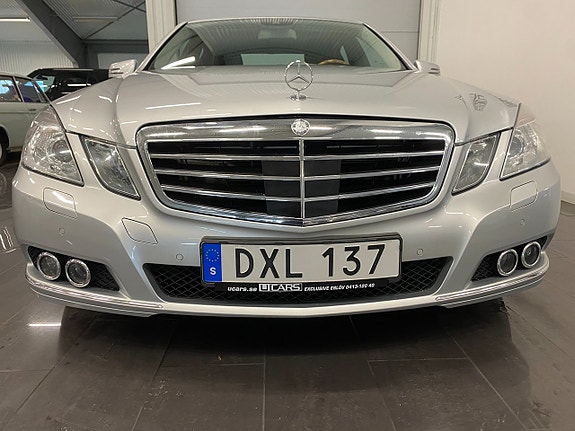 Mercedes-Benz E500 13 of 30