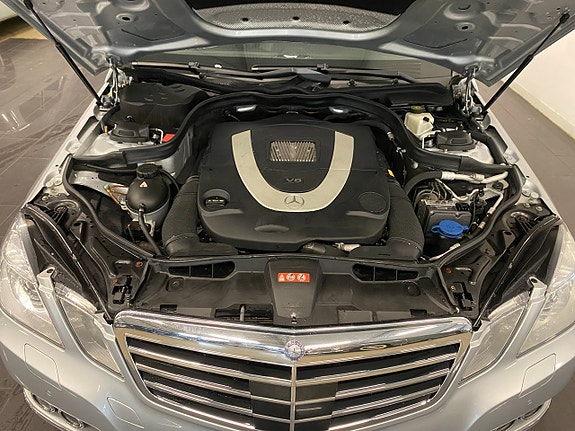 Mercedes-Benz E500 17 of 30