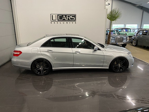 Mercedes-Benz E500 2 of 5