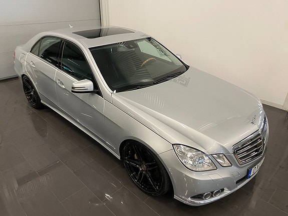 Mercedes-Benz E500 10 of 30