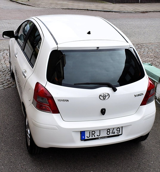 Toyota Yaris 3 of 6