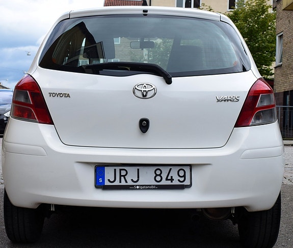Toyota Yaris 6 of 6