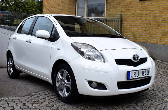 Toyota Yaris 4 of 6