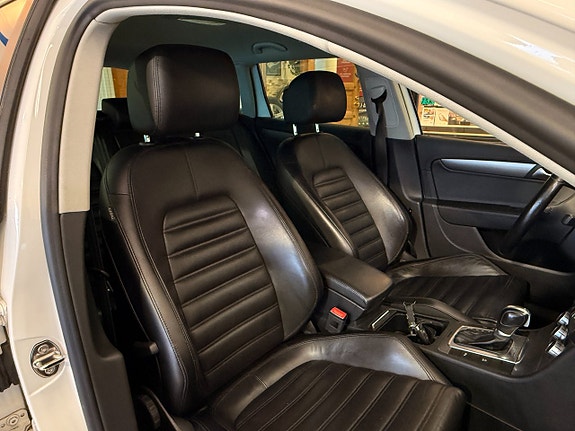 Volkswagen Passat 16 of 21