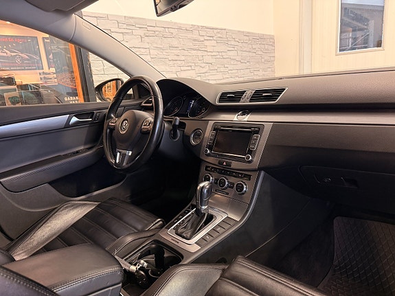 Volkswagen Passat 14 of 21