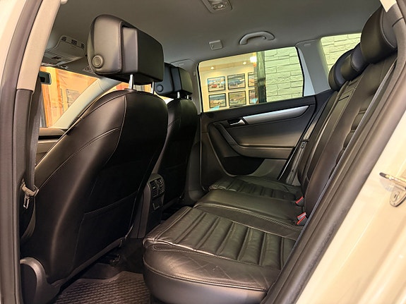 Volkswagen Passat 17 of 21