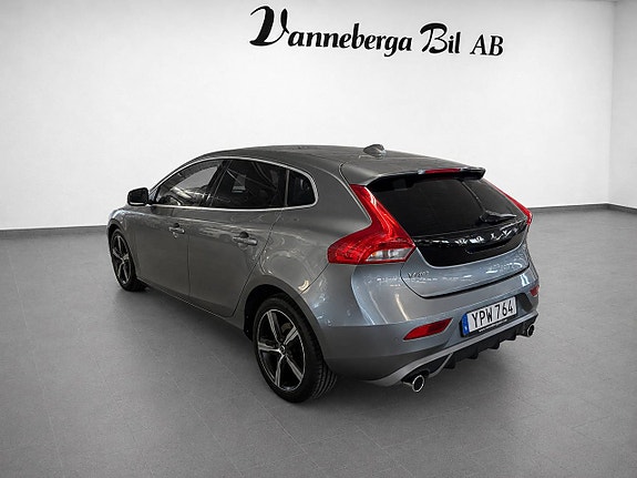 Volvo V40 4 of 11