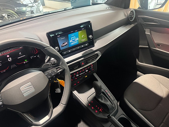 Seat Arona 12 of 17