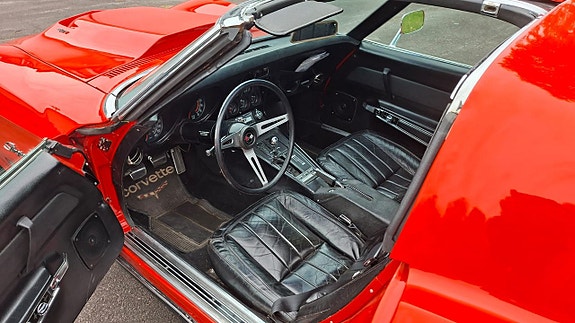 Chevrolet Corvette 8 of 12