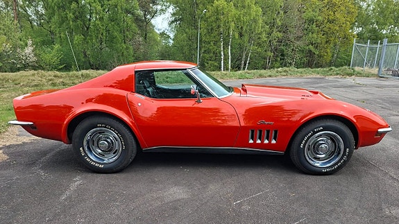 Chevrolet Corvette 3 of 5