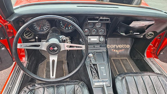 Chevrolet Corvette 10 of 12