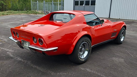 Chevrolet Corvette 4 of 5