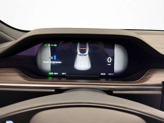 Tesla Model S 16 of 30