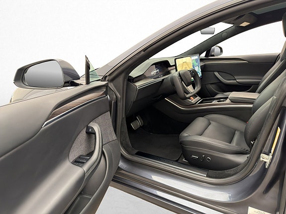 Tesla Model S 11 of 30