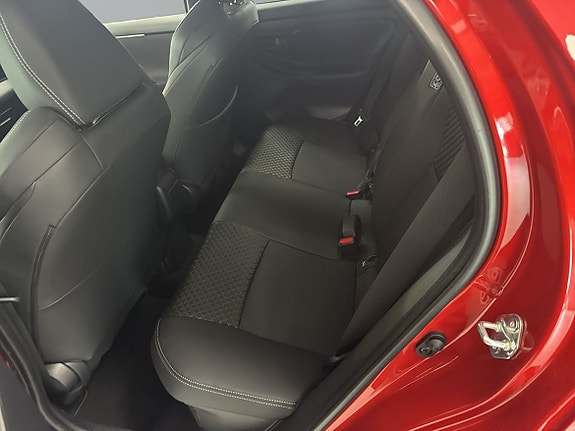 Toyota Yaris 8 of 17