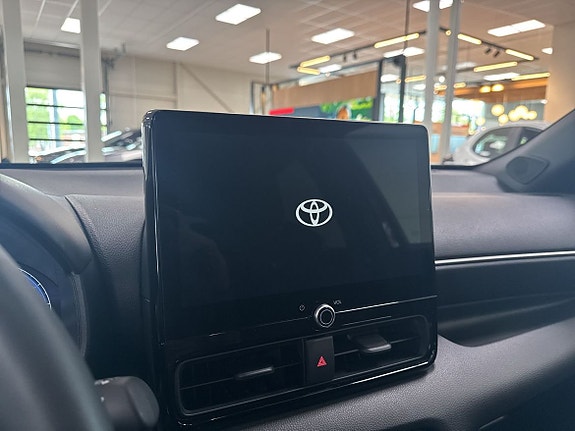 Toyota Yaris 15 of 17