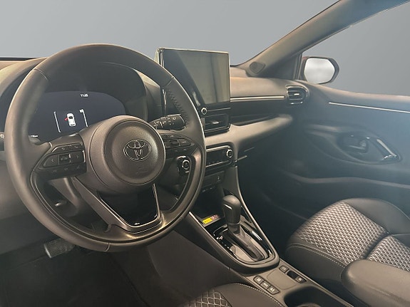 Toyota Yaris 9 of 17