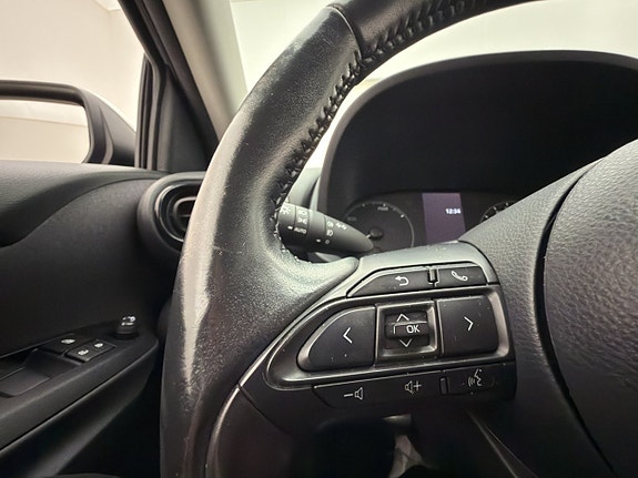 Toyota Yaris 13 of 30