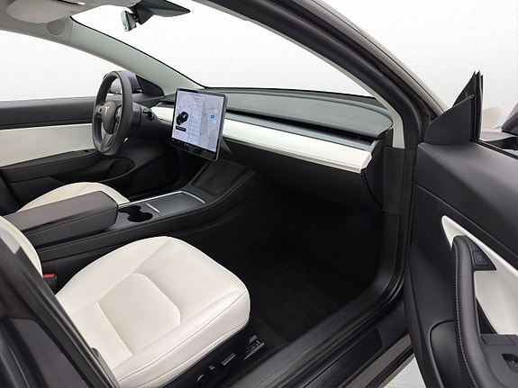 Tesla Model 3 28 of 30