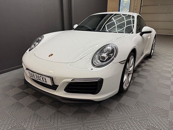 Porsche 911 Carrera 4S 3 of 5