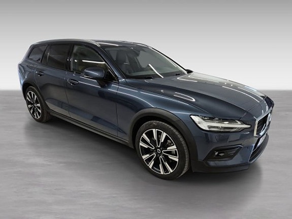 Volvo V60 Cross Country 4 of 5