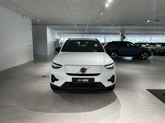 Volvo EX40 4 of 5