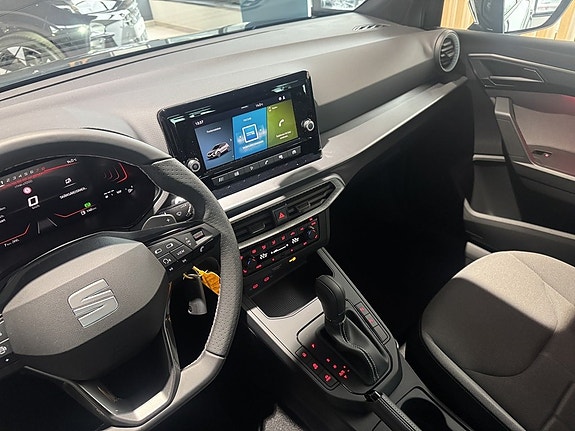 Seat Arona 12 of 17
