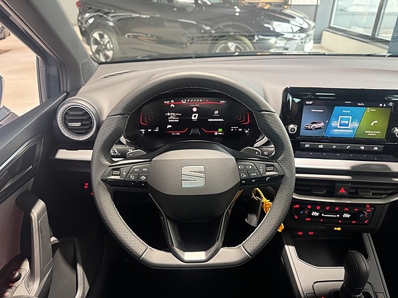 Seat Arona 10 of 17
