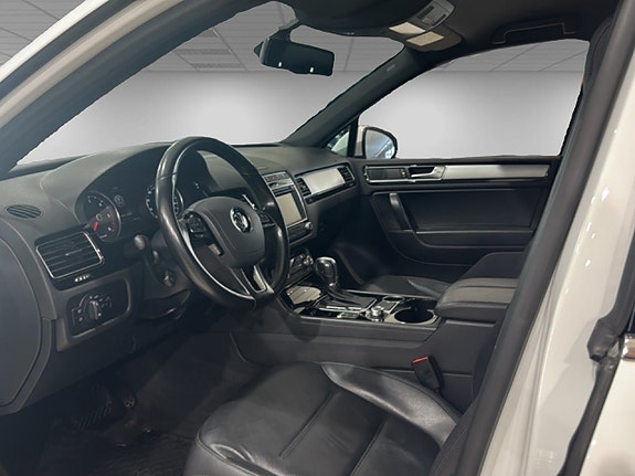 Volkswagen Touareg 8 of 15