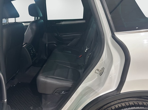 Volkswagen Touareg 9 of 15