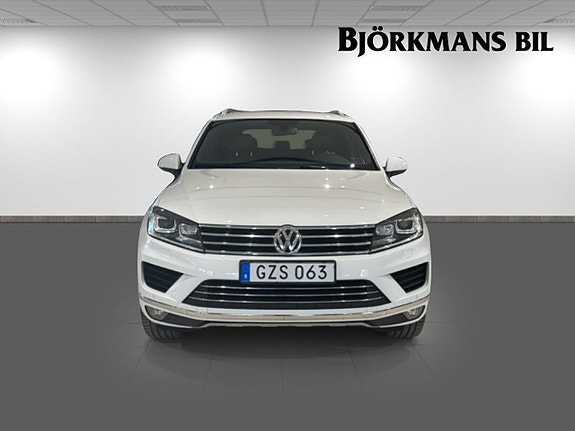Volkswagen Touareg 2 of 15