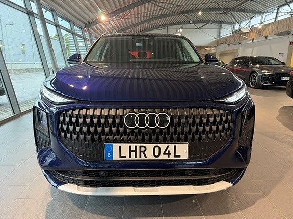 Audi Q3 2 of 5