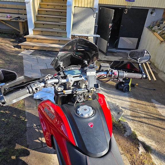 Ducati Hyperstrada 821 3 of 6
