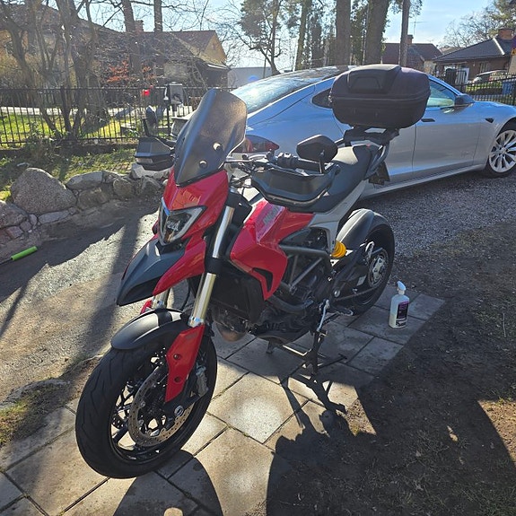Ducati Hyperstrada 821 2 of 6